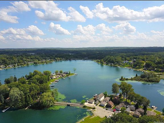 Oakland's Bald Eagle Lake