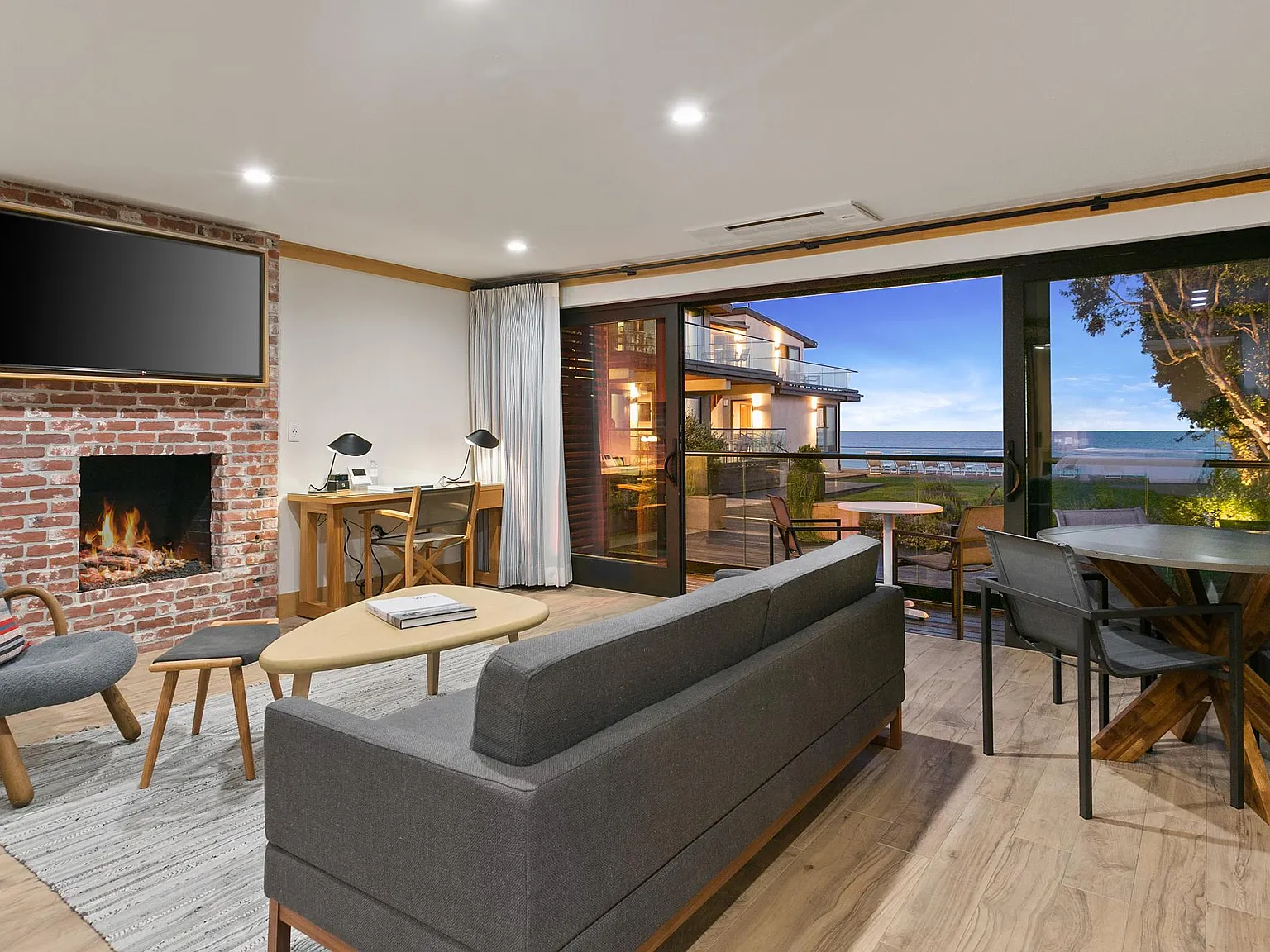 2 bed, 630 sqft, $16,000 — Photo 2