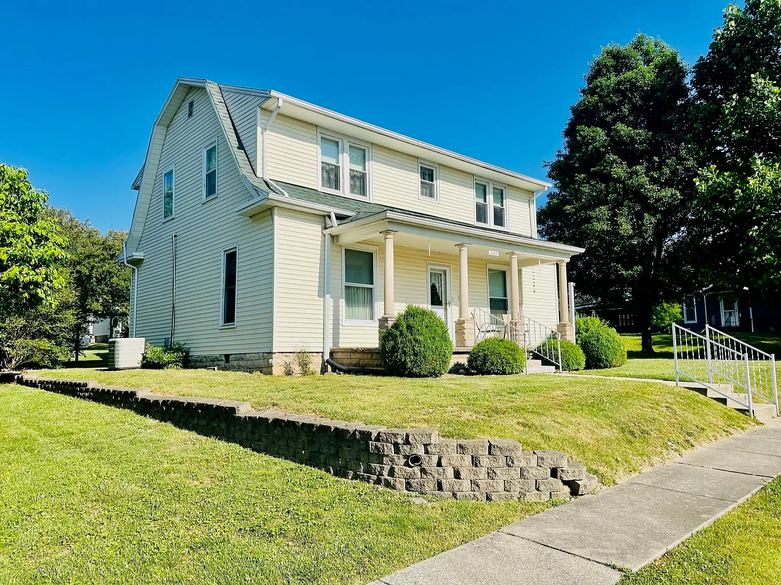 2003 F St photo 1