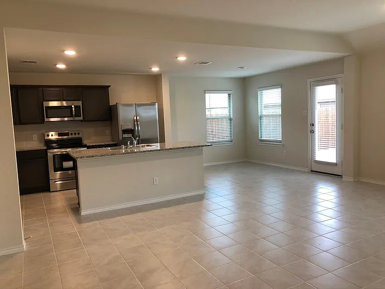 604 Rustic Meadows Trl — Photo 3