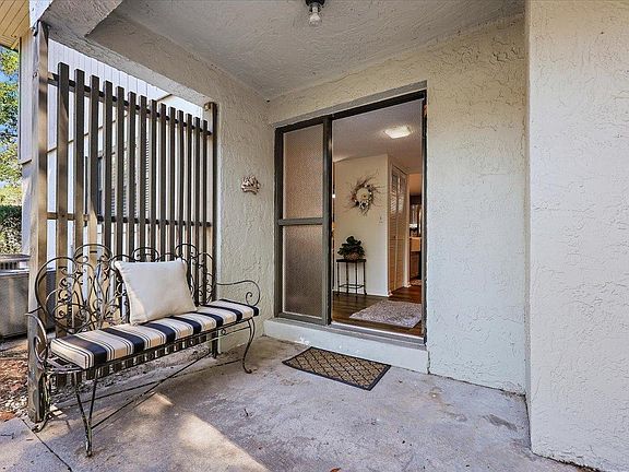 3rd image of 1 Castania Ct