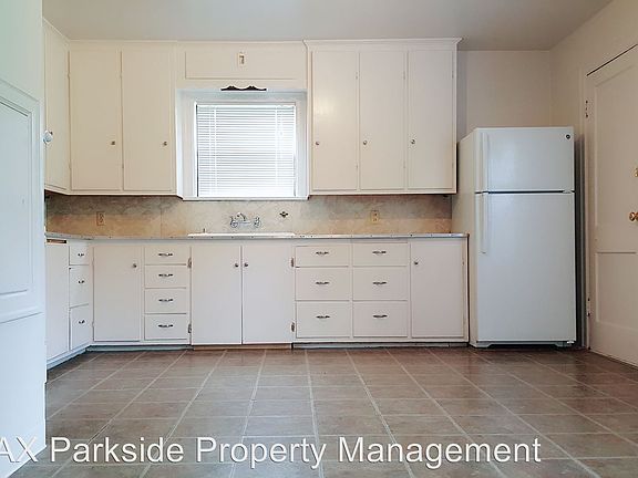 4th image of 411 Pear St NE