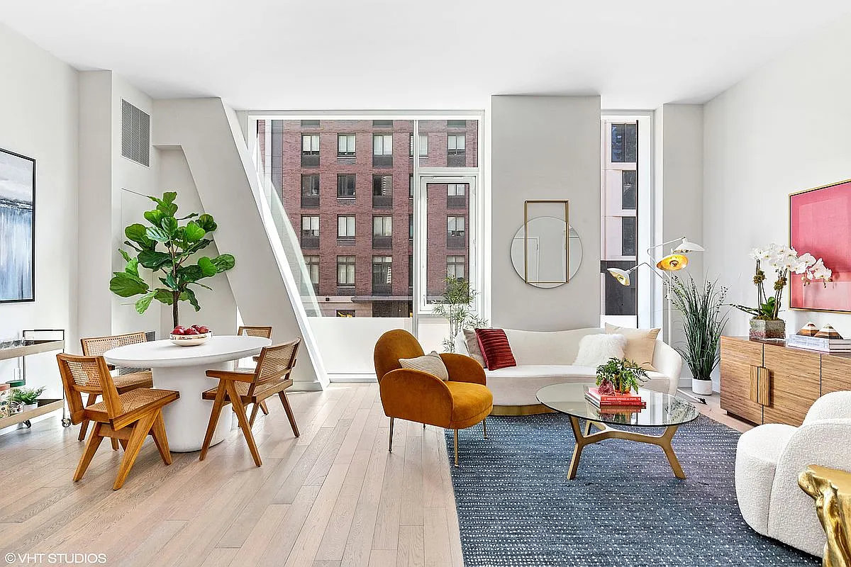 505 W 43rd St APT 2A photo 1
