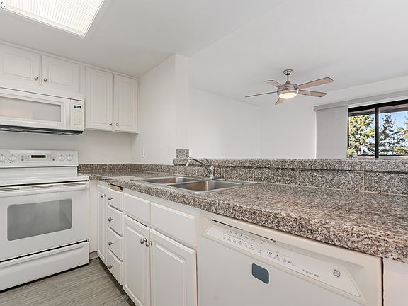 3rd image of 10168 SE Talbert St