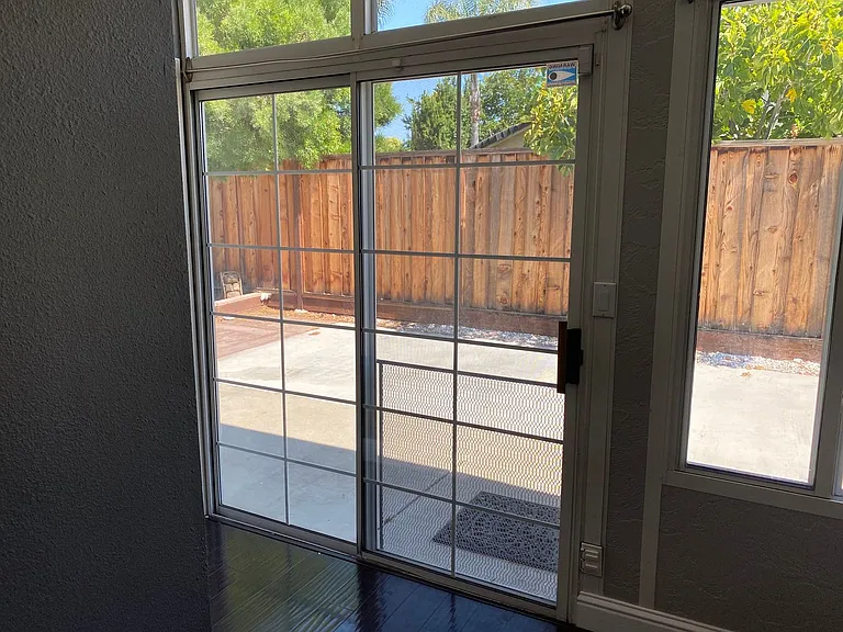 1650 Honeysuckle Rd — Photo 31