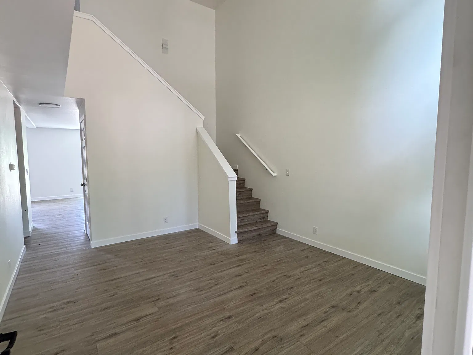 3 bed, 2.5 bath, 1200 sqft, $2,500 — Photo 2