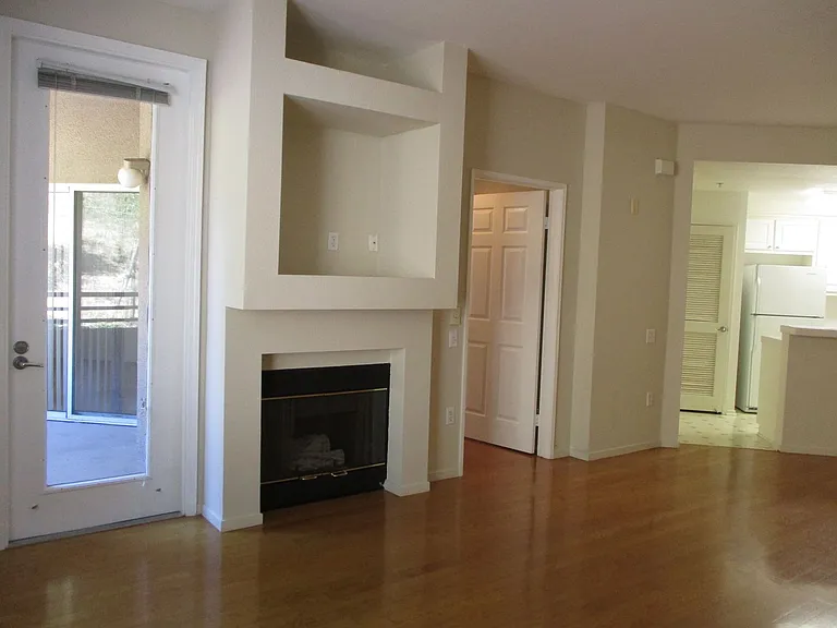 200 Caldecott Ln #113 — Photo 7