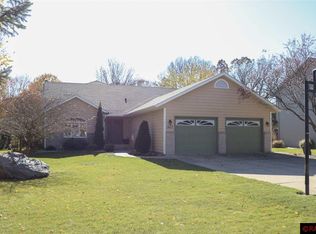 1807 Oakwood Ave, New Ulm, MN 56073