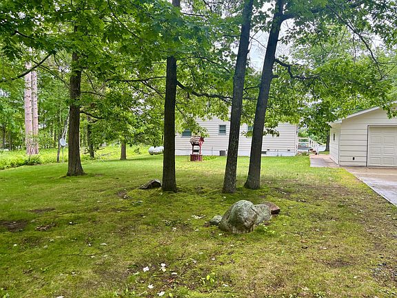 3rd image of 2516 N Long Lake Dr NW