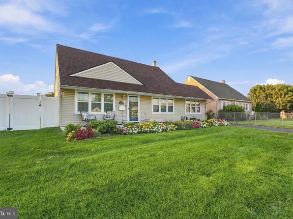 2808 Norcom Rd, Philadelphia, PA 19154