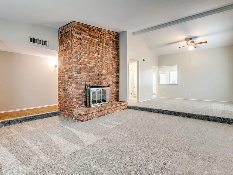 1113 San Antonio Ct — Photo 2