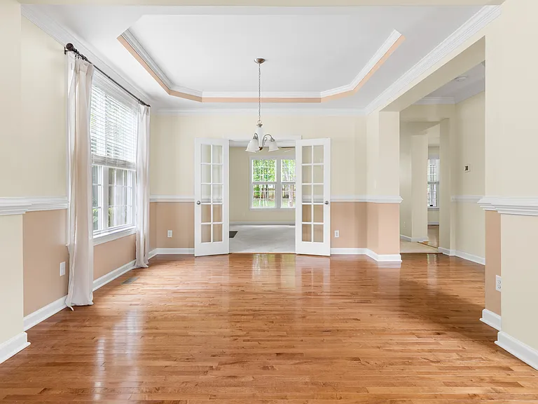 511 E Hatterleigh Ave — Photo 6