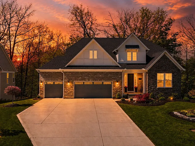 233 Lake Balaton Dr — Photo 1