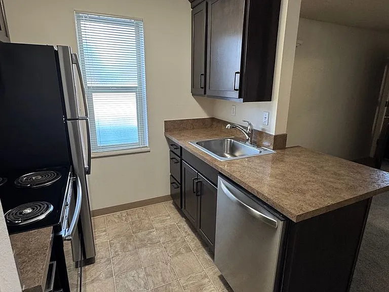 Fairmont Terrace — Photo 11