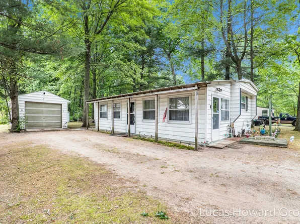 13655 Half Mile Dr NE, Gowen, MI 49326