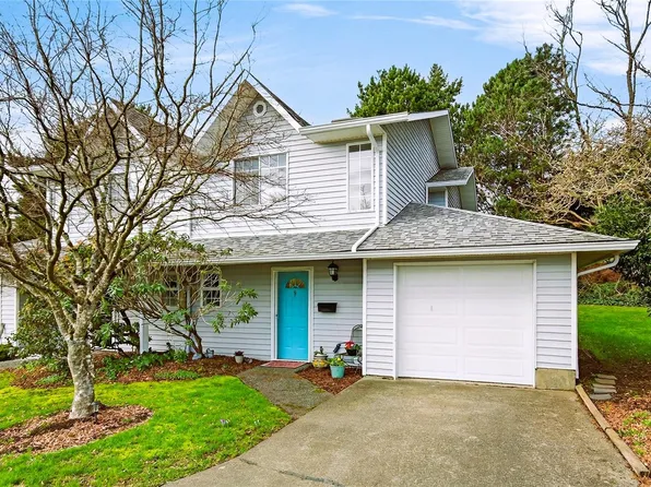 2200 Manor Dr #8, Comox, BC V9M 1C7