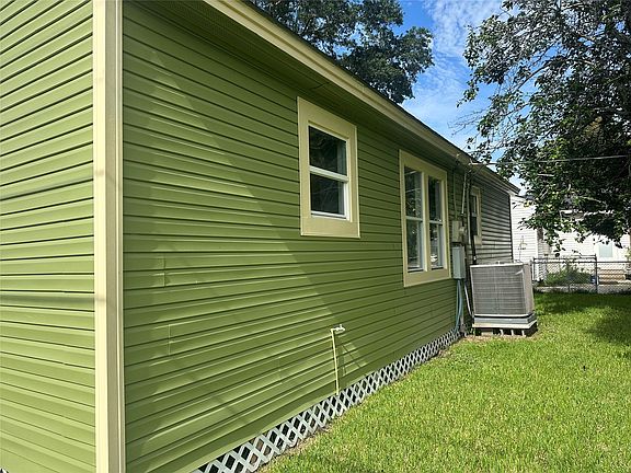5th image of 4959 Garfield Ave