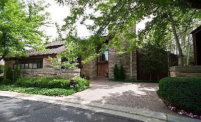 1st image of 18 Hyde Park Cir