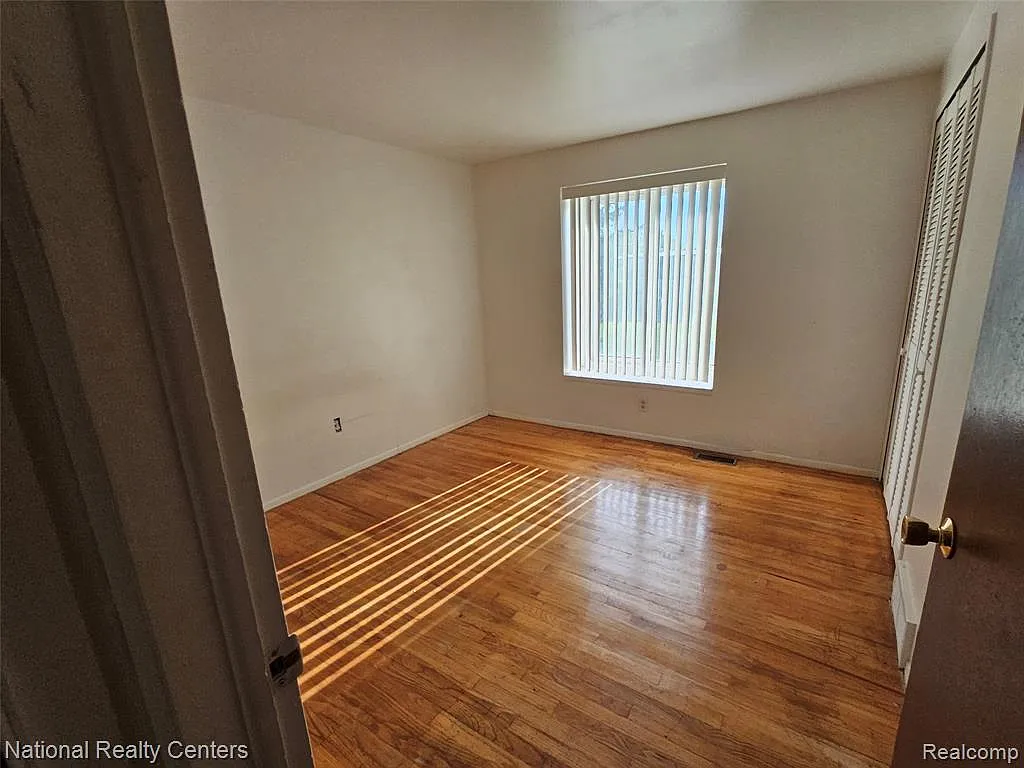 2 bed, 1.5 bath, 1311 sqft, $1,400 — Photo 4