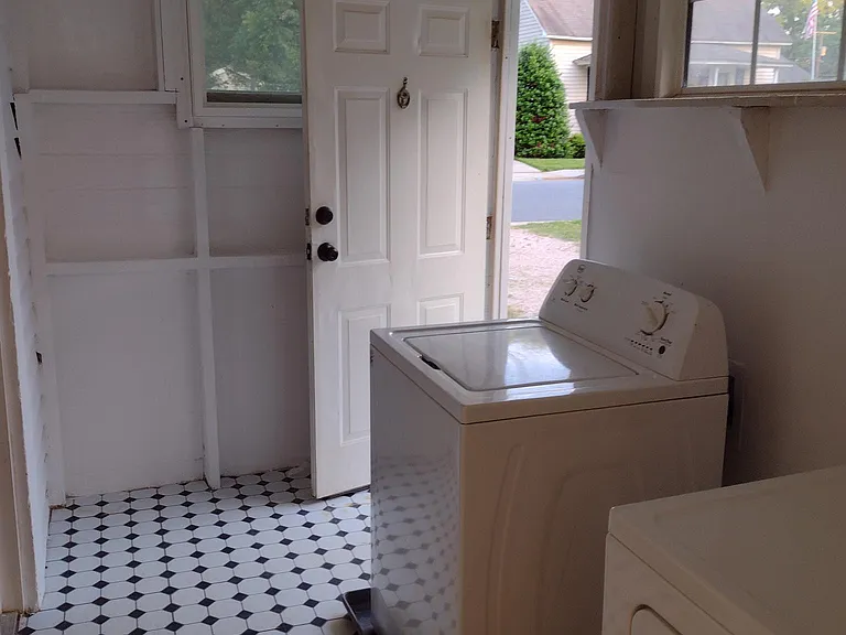 219 E Pressley Ave — Photo 21