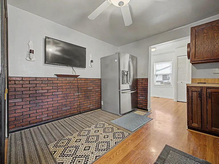 29438 Elmwood St — Photo 14