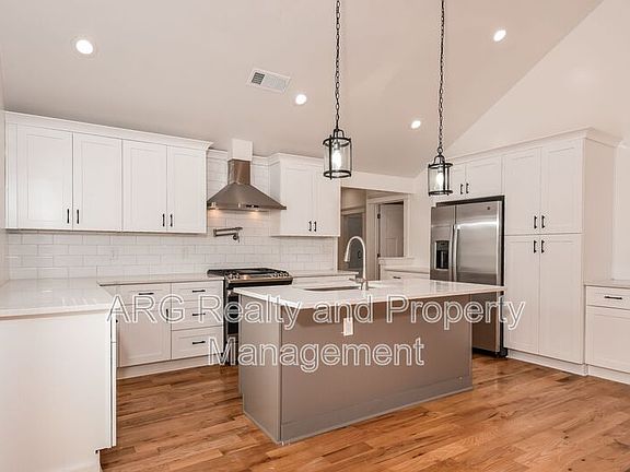 5th image of 2215 Lang Dr SW