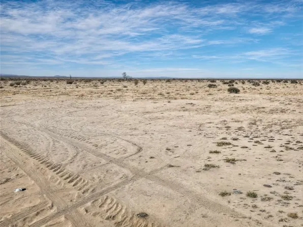 777 Topaz Rd, Adelanto, CA 92301
