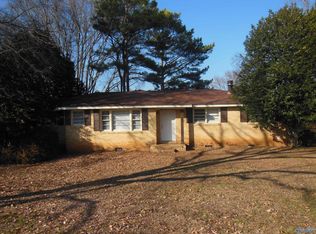 6114 Stratford Ct NW, Huntsville, AL 35806