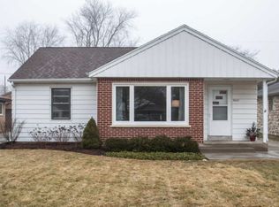 8060 N Seneca Rd, Fox Pt, WI 53217