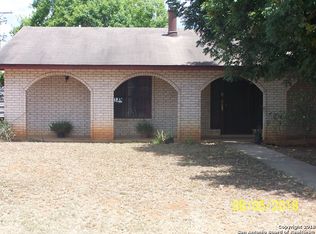 106 E Hugo St, Dilley, TX 78017