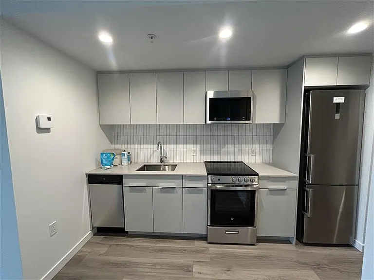 551 Emerson St — Photo 20