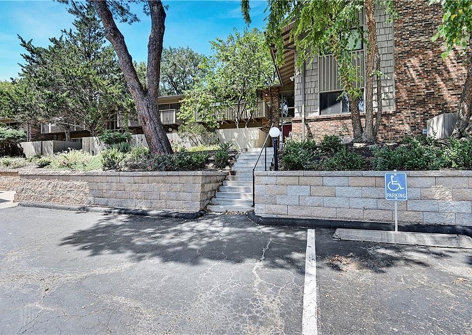 8718 Metcalf Ave APT 102, Overland Park, KS 66212 | Zillow