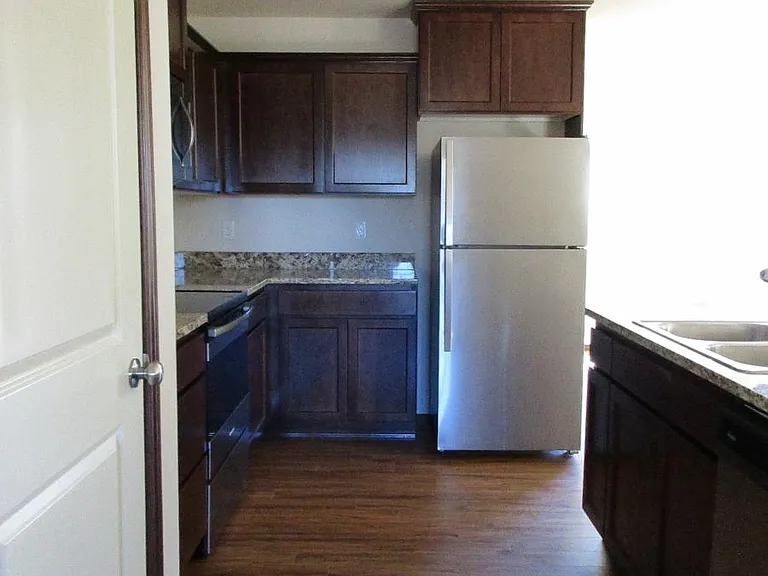 117 N Lenore Ave — Photo 4