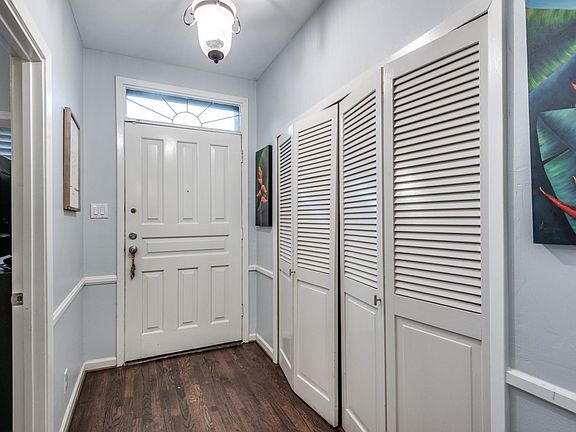 3rd image of 7506 W Northwest Hwy APT 2