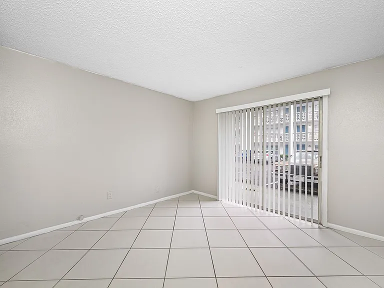 KC Flats Apartments — Photo 76