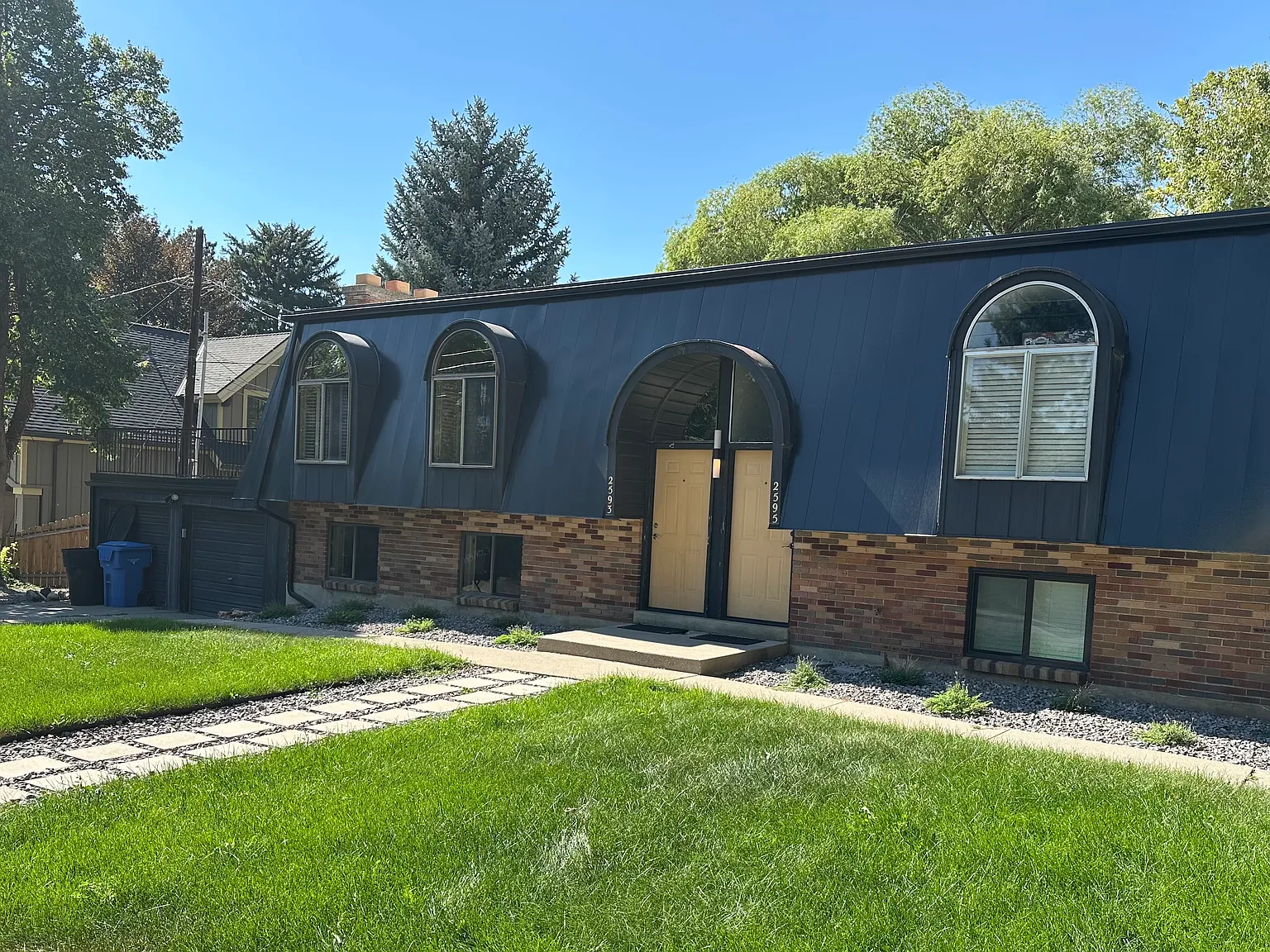 3 bed, 1.5 bath, 1600 sqft, $2,500 — Photo 2