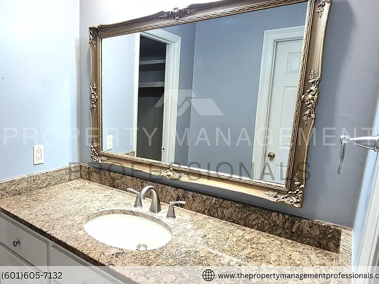 1102 Martin Dr — Photo 14