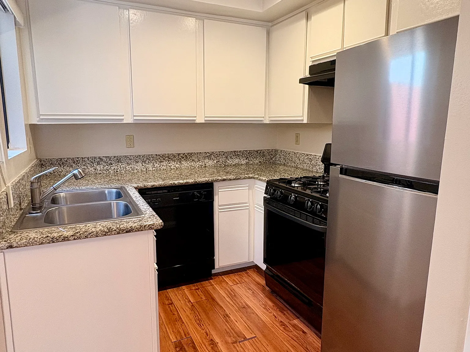 1206 Viola Ave — Photo 2