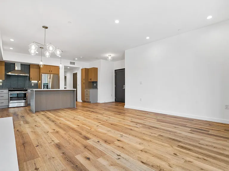 5022 Whitsett Ave #101 — Photo 3