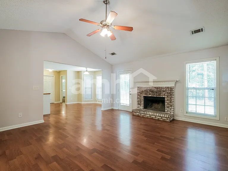 1633 Amalie Dr — Photo 7