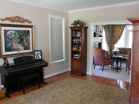 5th image of 120 Briar Meadow Ct