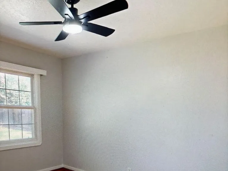 925 Jones St — Photo 9