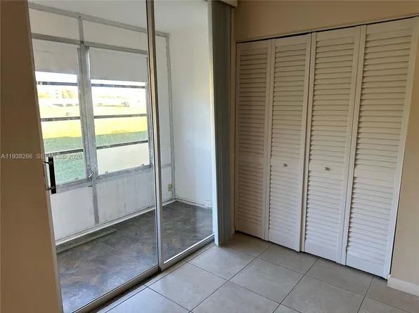 8851 Sunrise Lakes Blvd APT 112, Sunrise, FL 33322