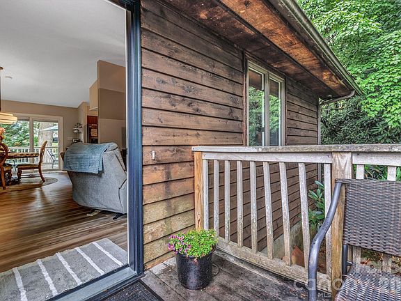 3rd image of 603 Rose Hill Rd