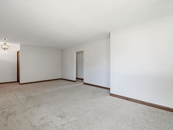 5th image of 3020 Lindale St