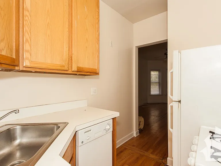3930 N Pine Grove Ave #2W — Photo 6