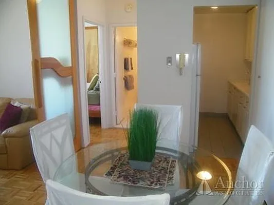 Rented by Anchor Associates | media 52