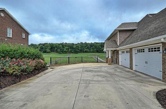 4th image of 232 Hayfield Dr