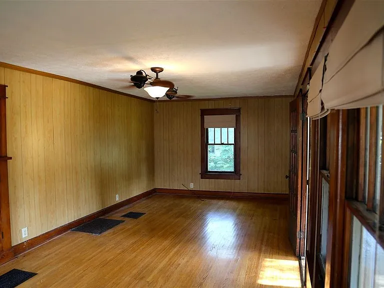 1435 N Kinser Pike — Photo 15