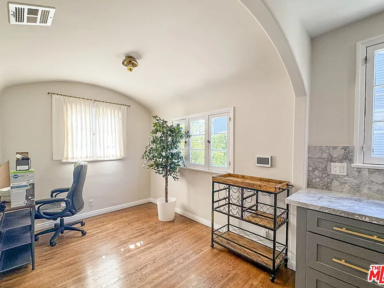 345 Westbourne Dr — Photo 9